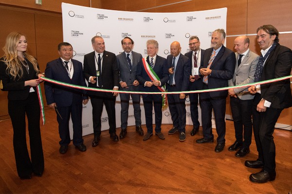 Cutting of the ribbon for OROAREZZO